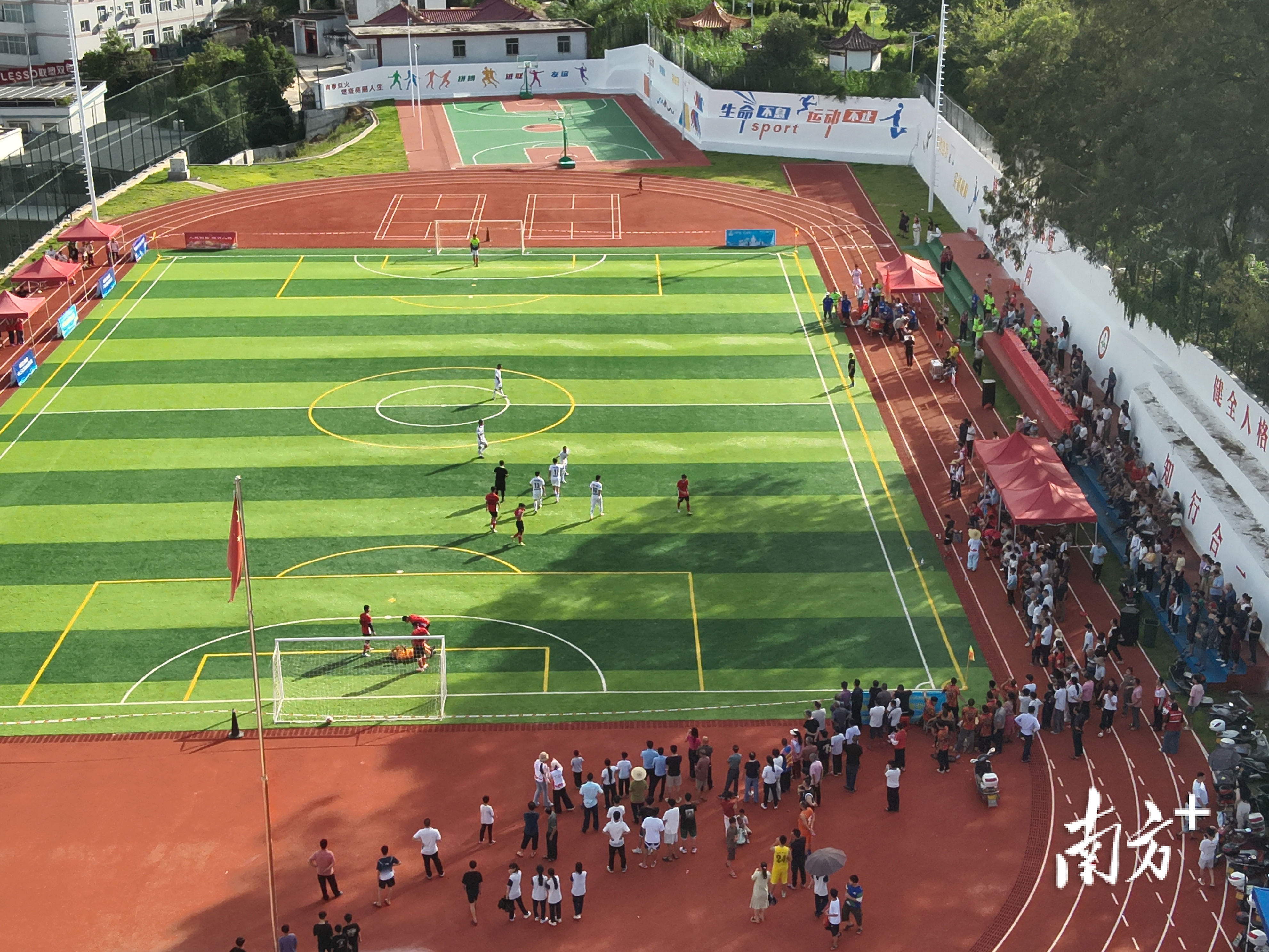 img, 樟华足球场, 球场